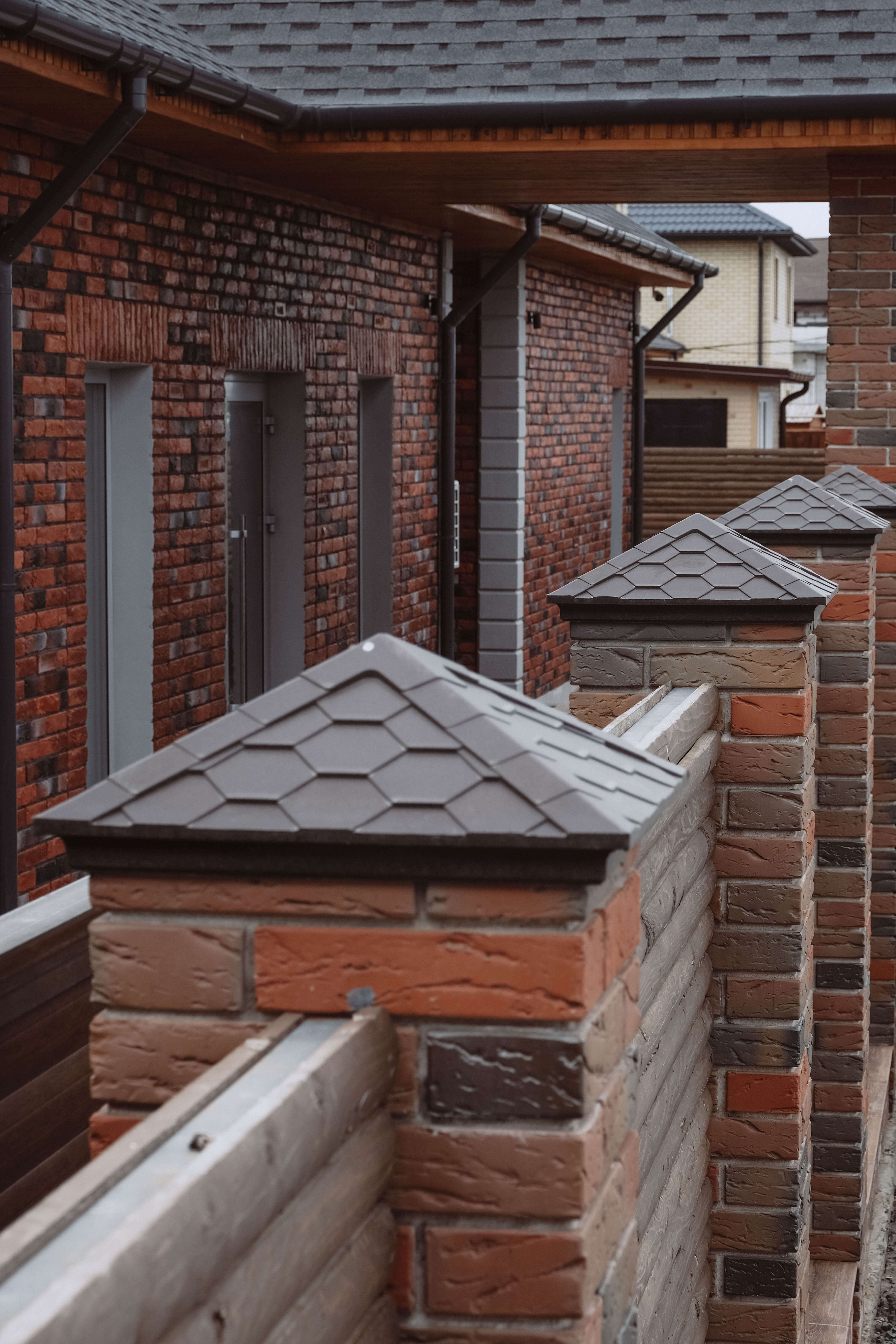 Колпак Zking Эверест Коричневый на столб 1.5х1.5 кирпича (390х390мм) в Феодосии фото